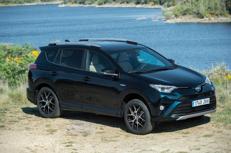  Toyota RAV4 Hybrid Feel! 2017 года  (фото 6 из 16)